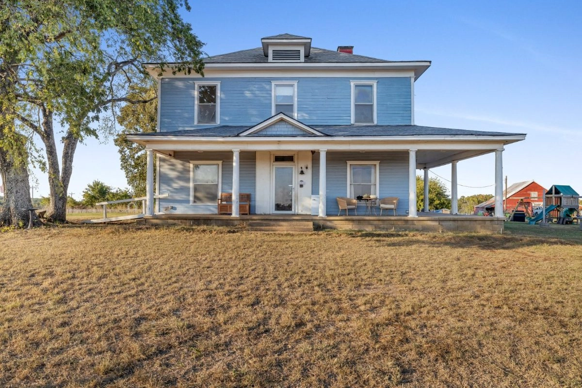 Robbers Roost, 5174 Silo Rd, Durant, OK – photo 1