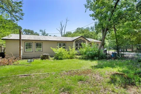 Front of house at 109 Scenic Dr, Pottsboro TX