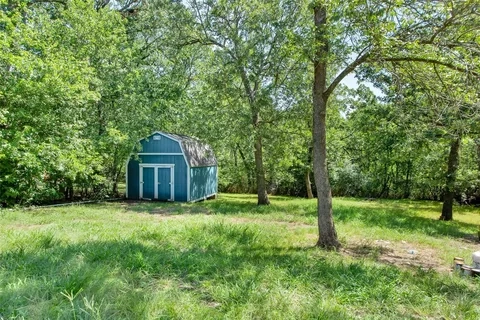 Yard at 109 Scenic Dr, Pottsboro TX