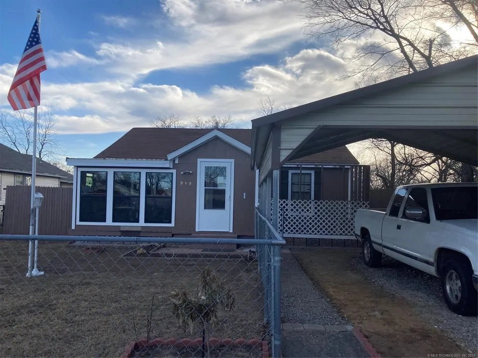 3 bed 1 bath home sold at 919 W Texas St, Durant, OK | Love My Texoma Home Team