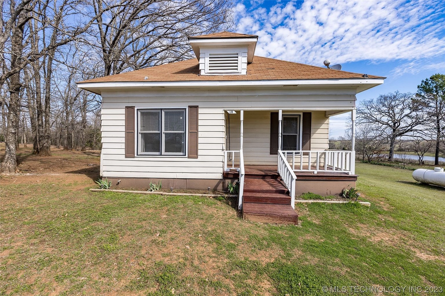Front of house at 10 Hidden Valley, Durant OK