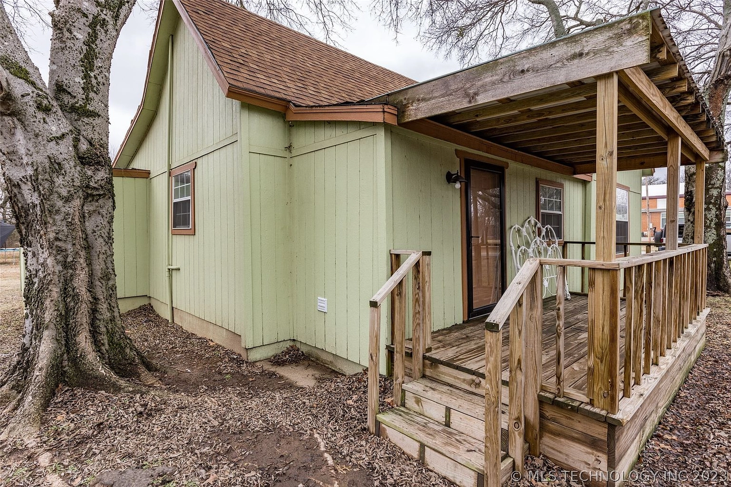 Side of house at 106 Umsted Avenue, Colbert OK