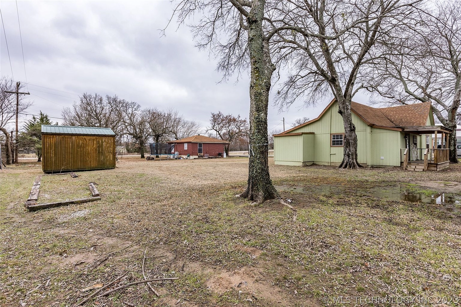 Yard at 106 Umsted Avenue, Colbert OK