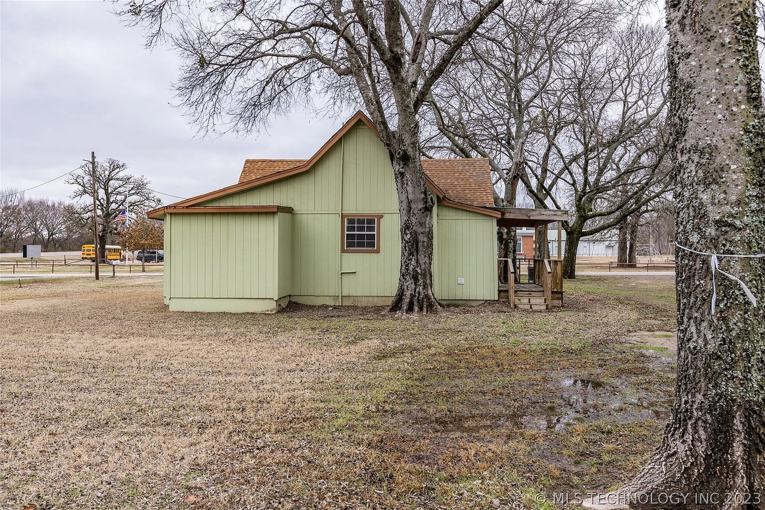 Side of house at 106 Umsted Avenue, Colbert OK – view 2