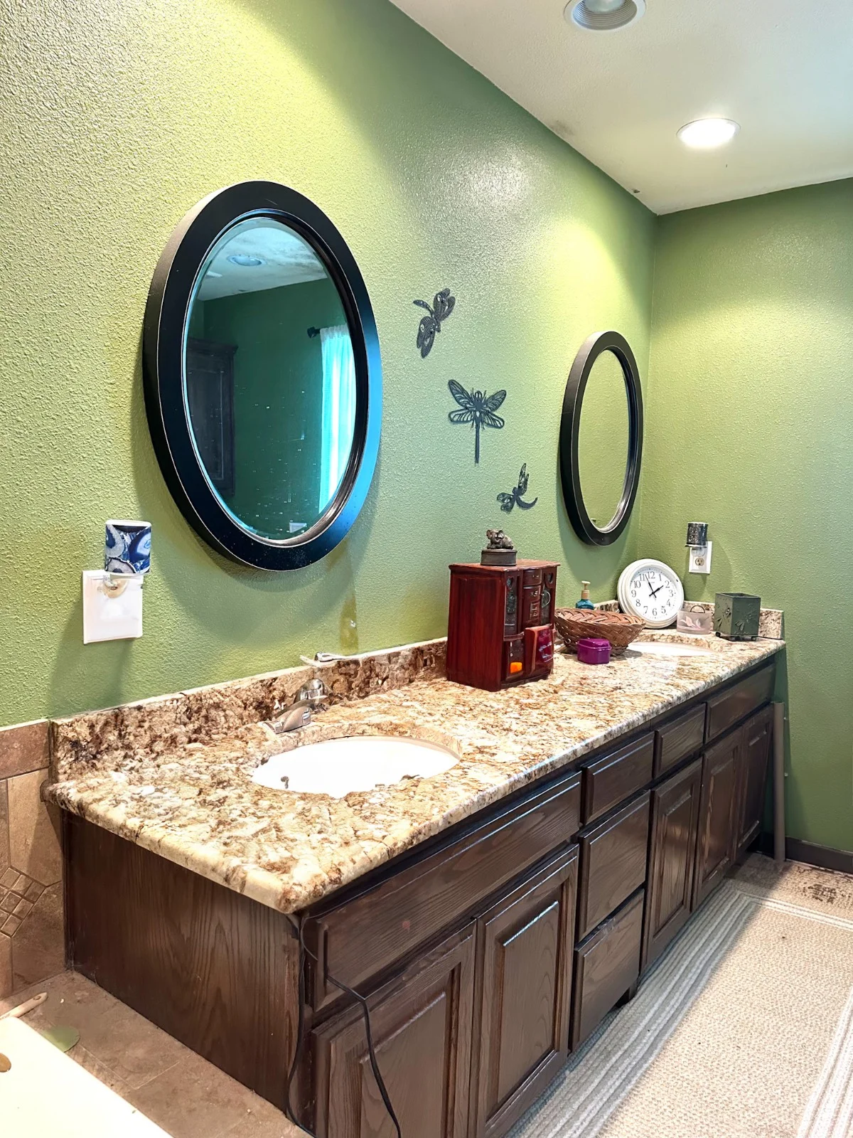 1682 Lemonhill Rd, Calera, OK – primary bathroom vanity