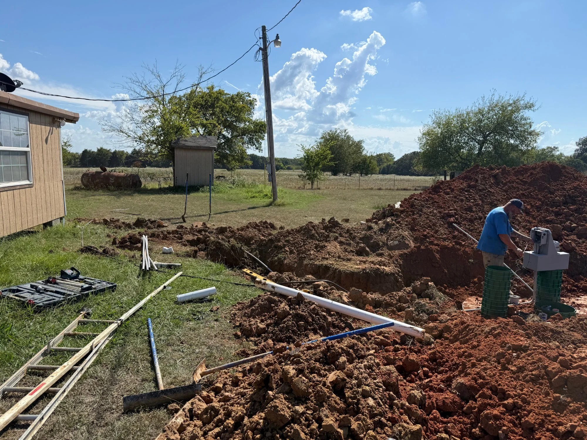 1682 Lemonhill Rd, Calera, OK – DnD Septic crew working on the new septic system