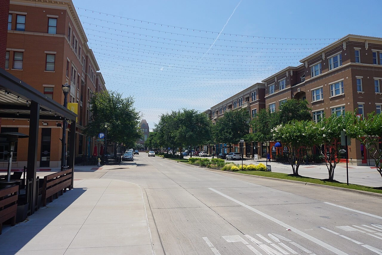 Mixed-use apartments and retail along Coleman Boulevard in Frisco, Texas