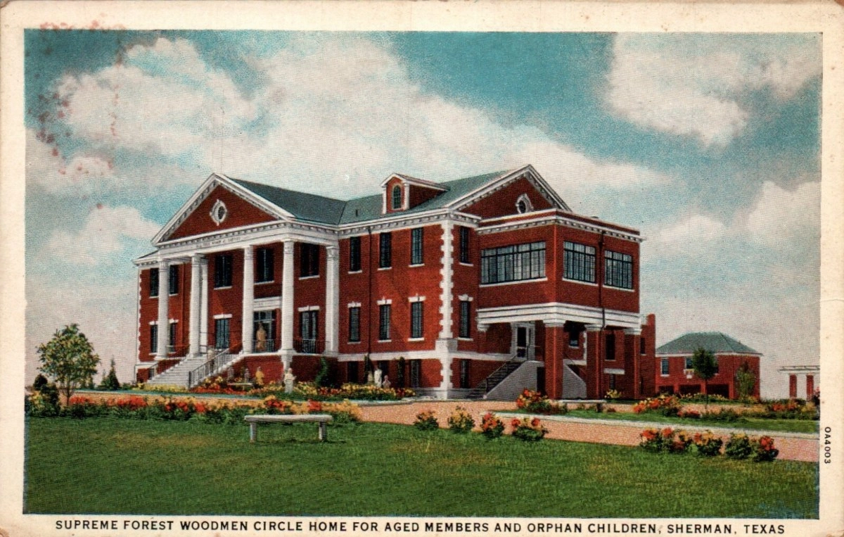 Vintage 1930s postcard of the Supreme Forest Woodmen Circle Home in Sherman, Texas — red brick main building with white columns