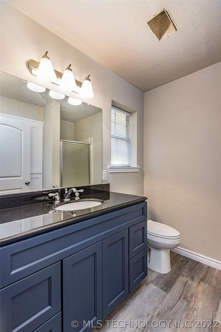 702 Mooney Road Colbert OK - bathroom