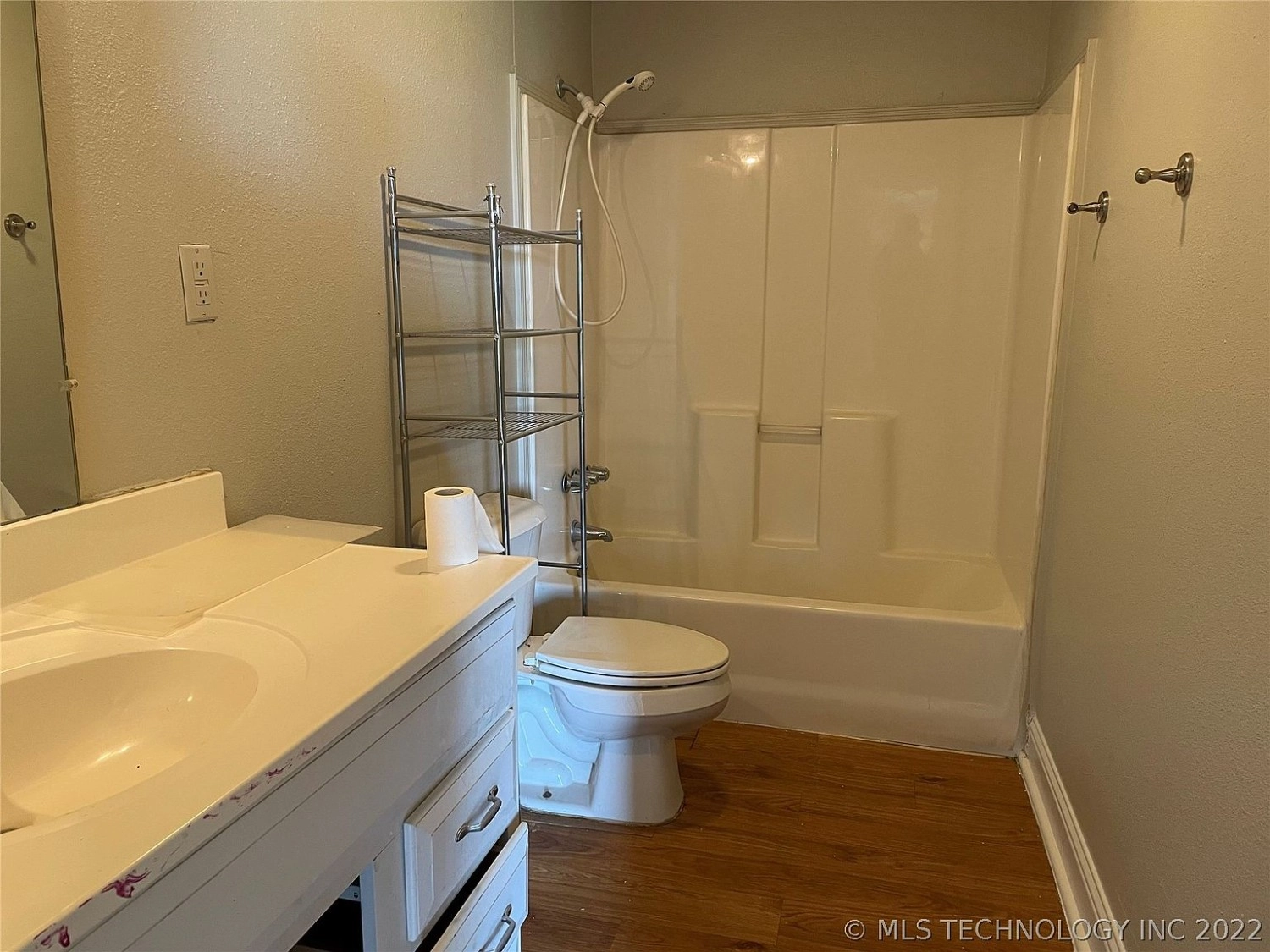 495 Sexton Calera OK - bathroom