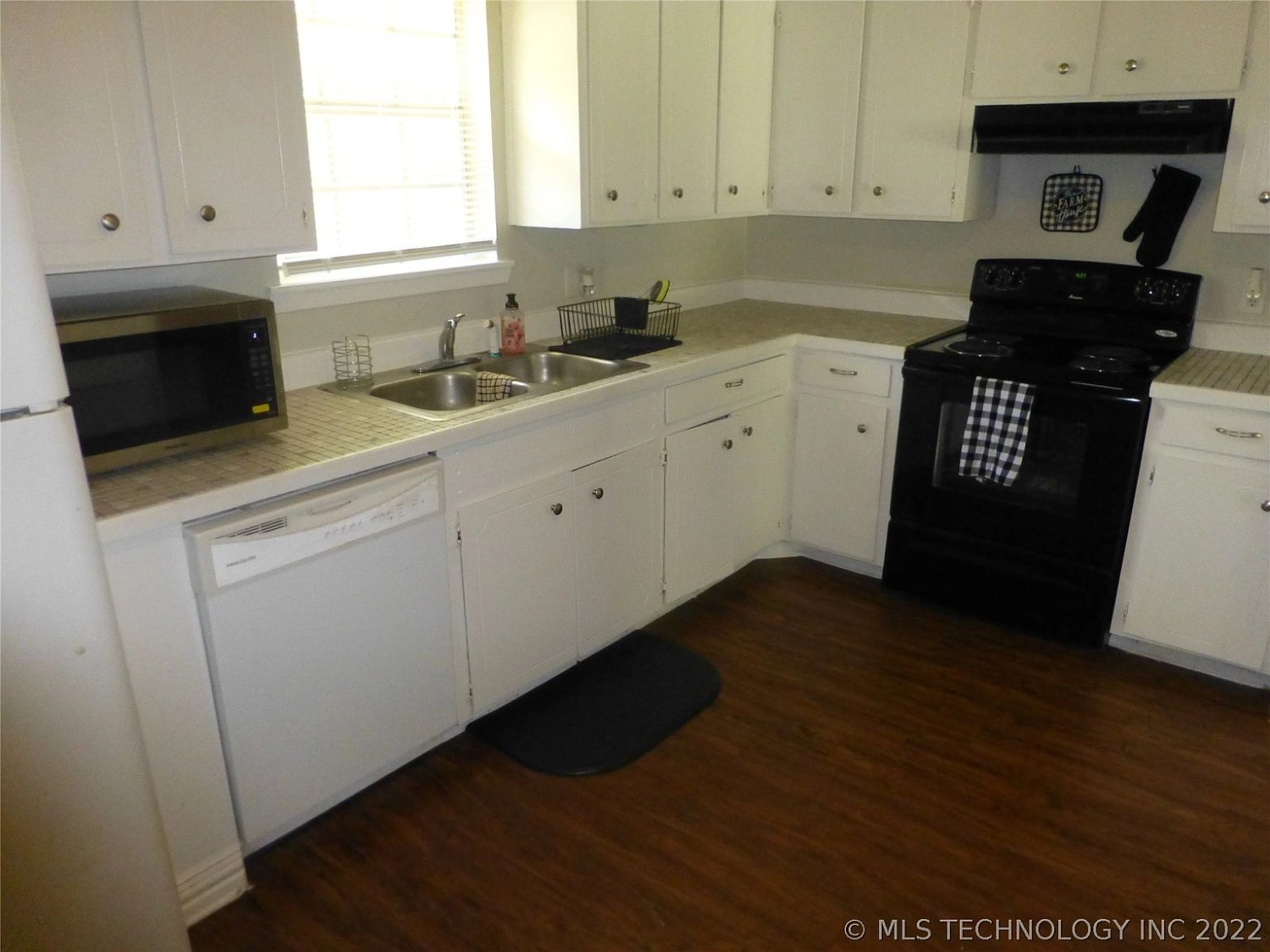 1115 Four Seasons Durant OK - kitchen