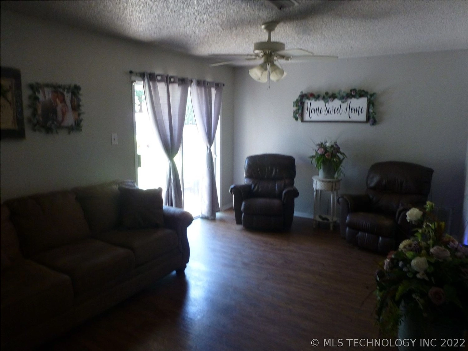 1115 Four Seasons Durant OK - living room