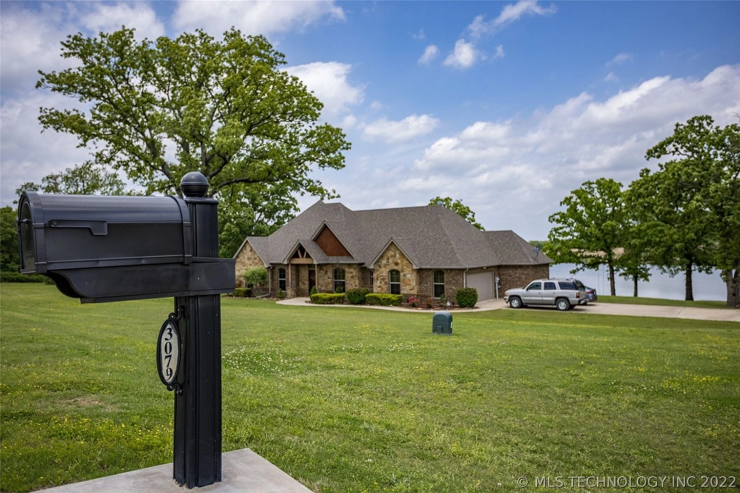 3079 N Lakeside Atoka OK - yard