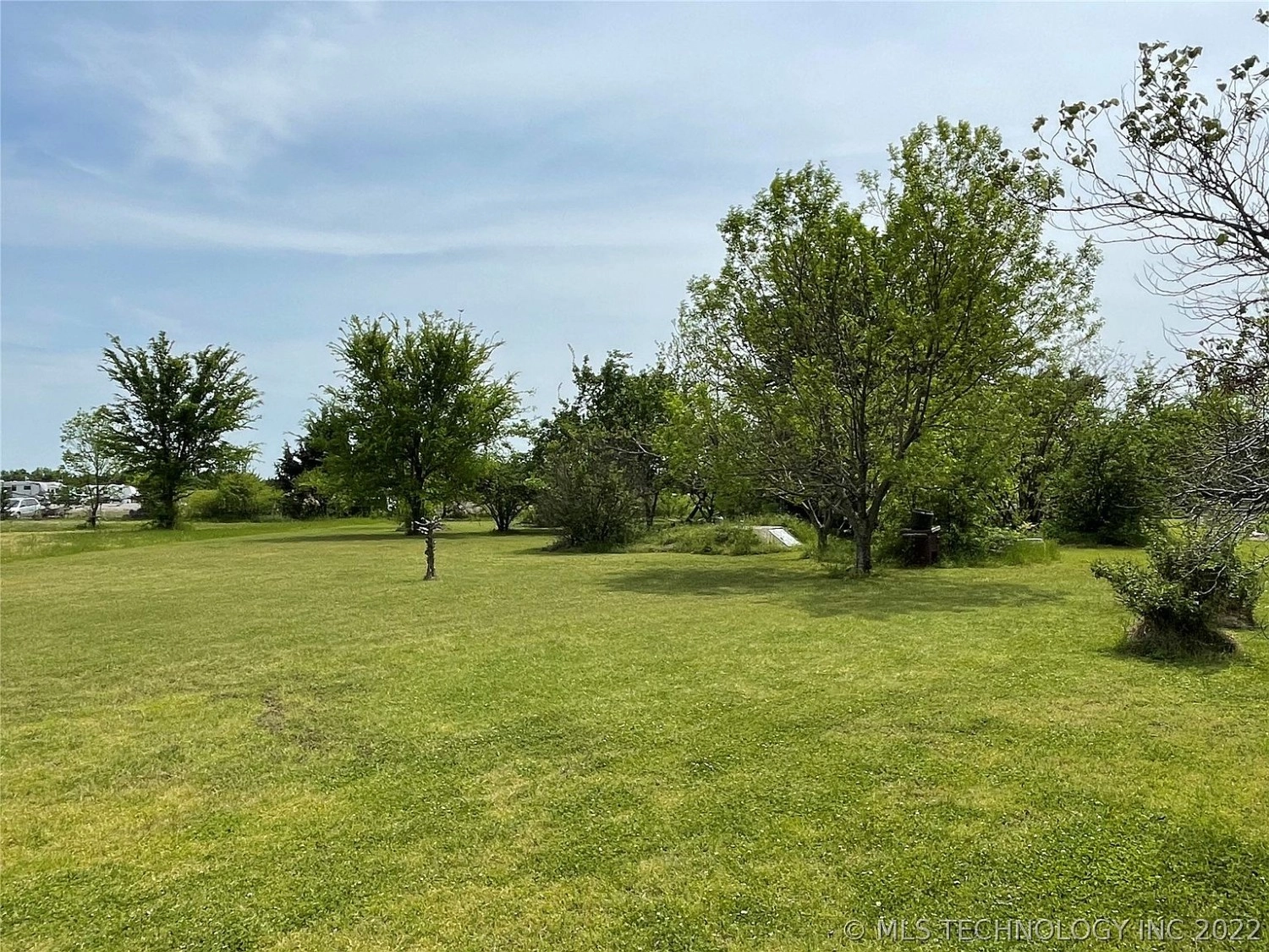412 Lake Calera OK - yard