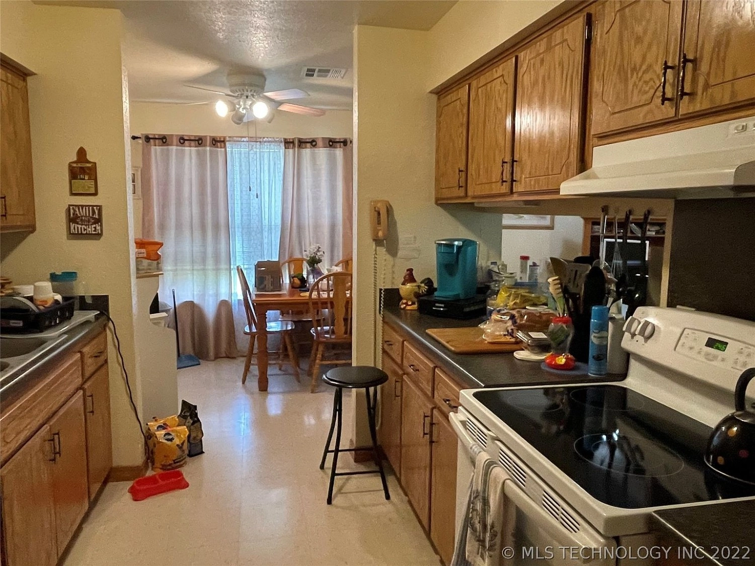 412 Lake Calera OK - kitchen
