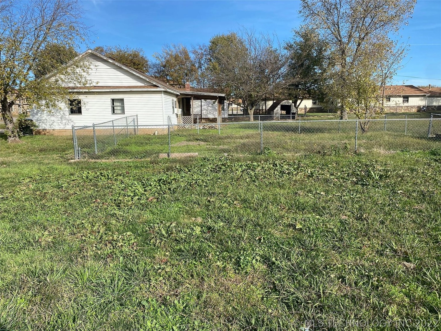 1503 W 17th Sulphur OK - yard