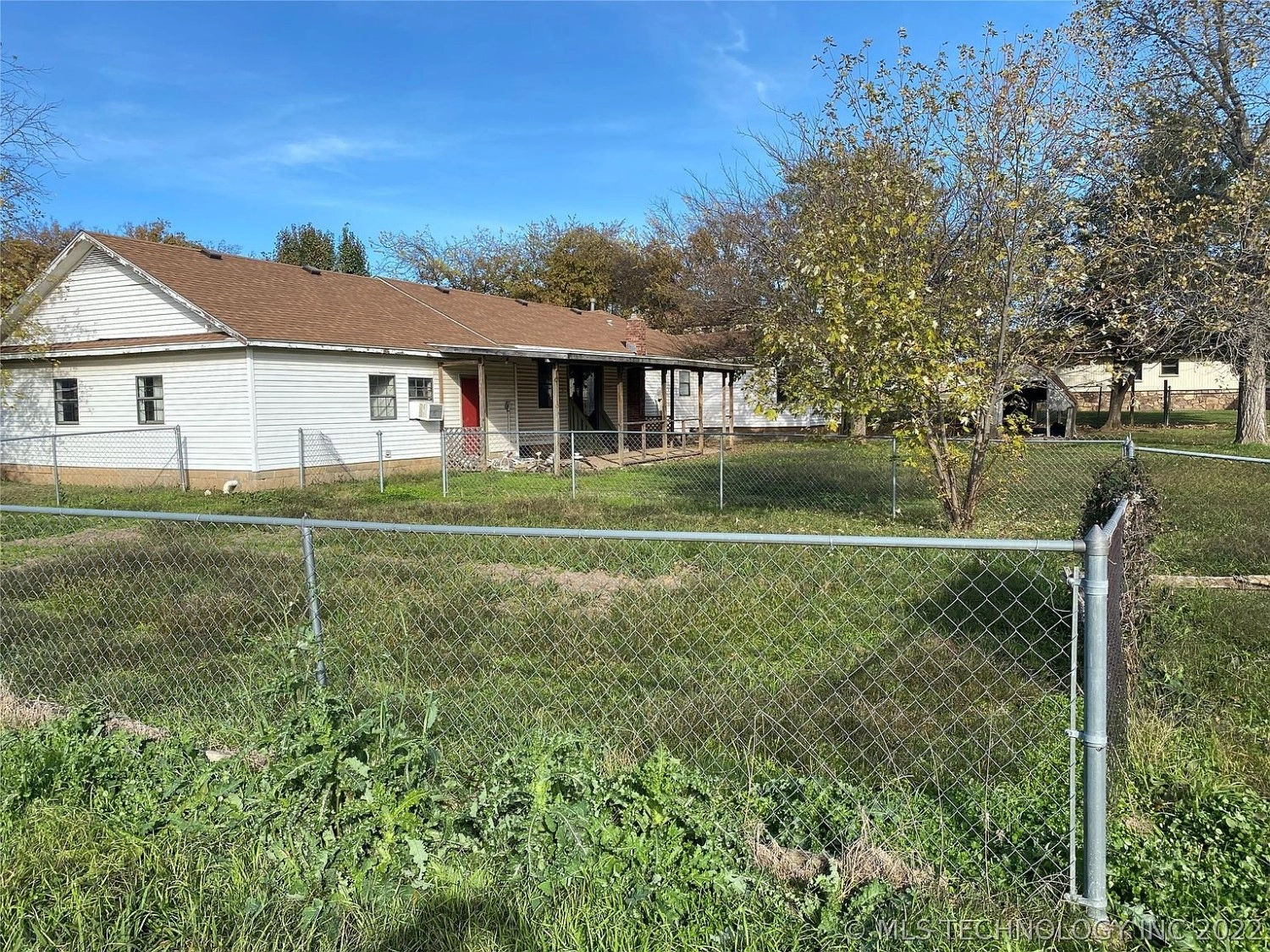 1503 W 17th Sulphur OK - yard