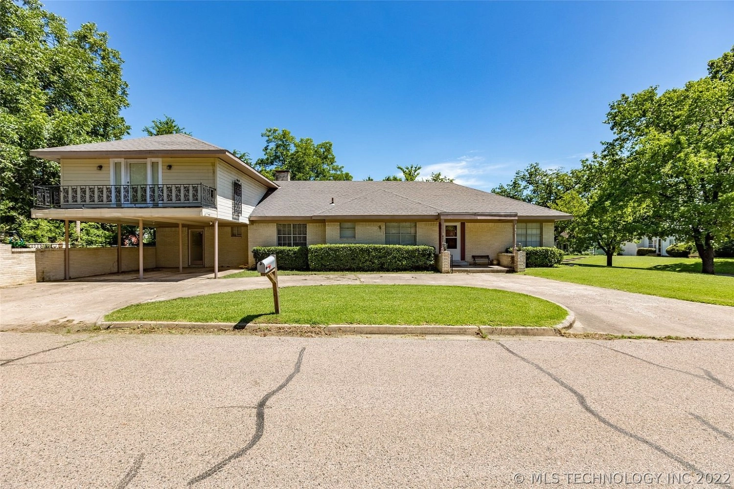 903 N 6th Avenue Durant OK - front of house