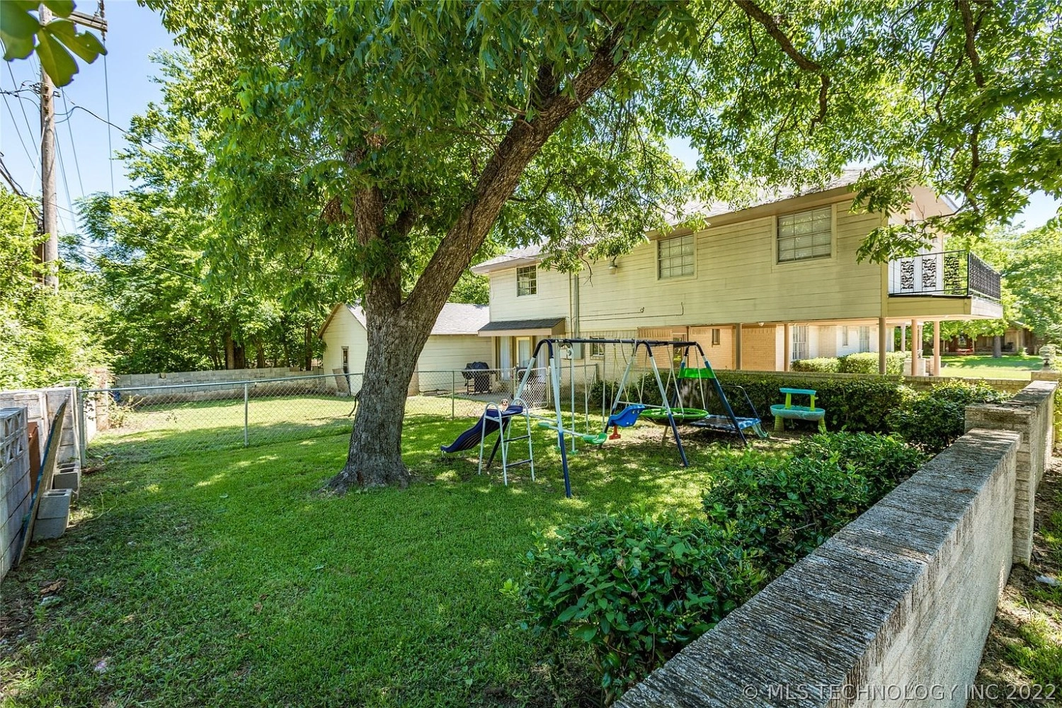 903 N 6th Avenue Durant OK - yard
