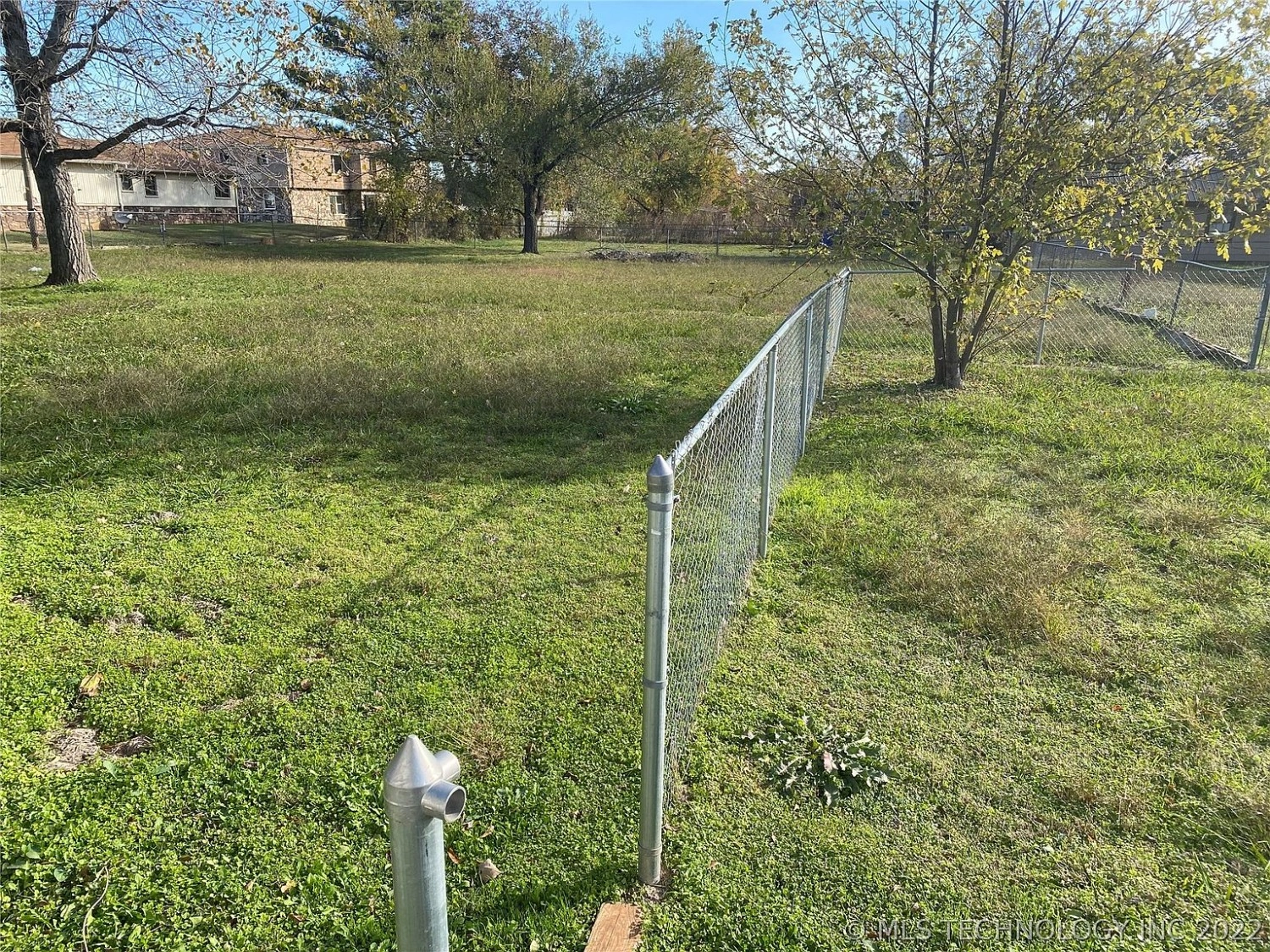 1503 W 17th Sulphur OK - yard
