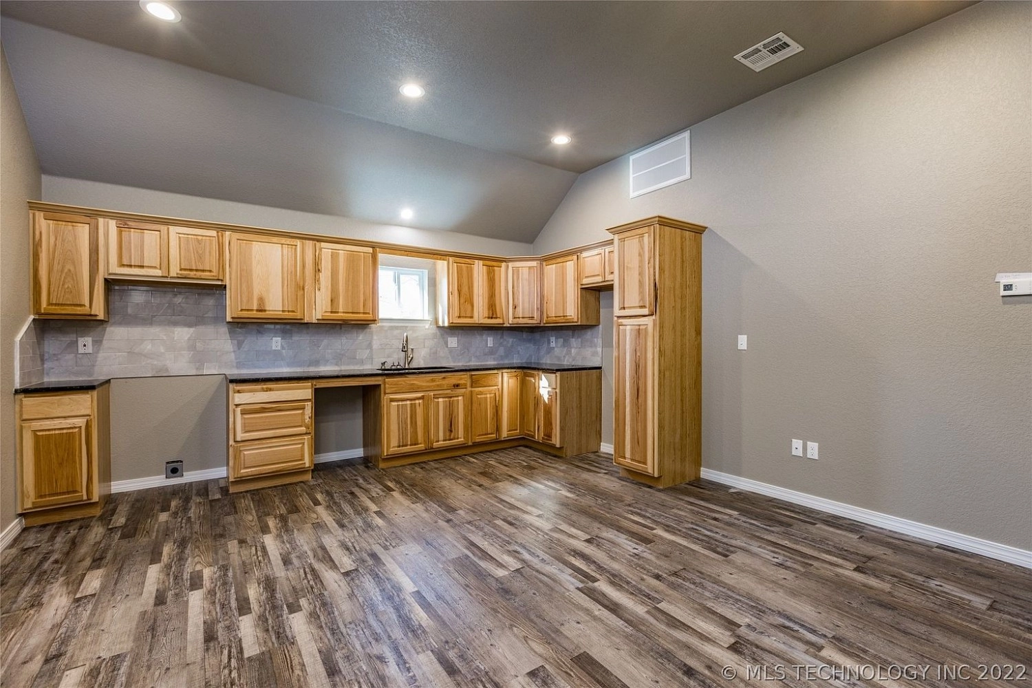 207 S Arkansas Caddo OK - kitchen