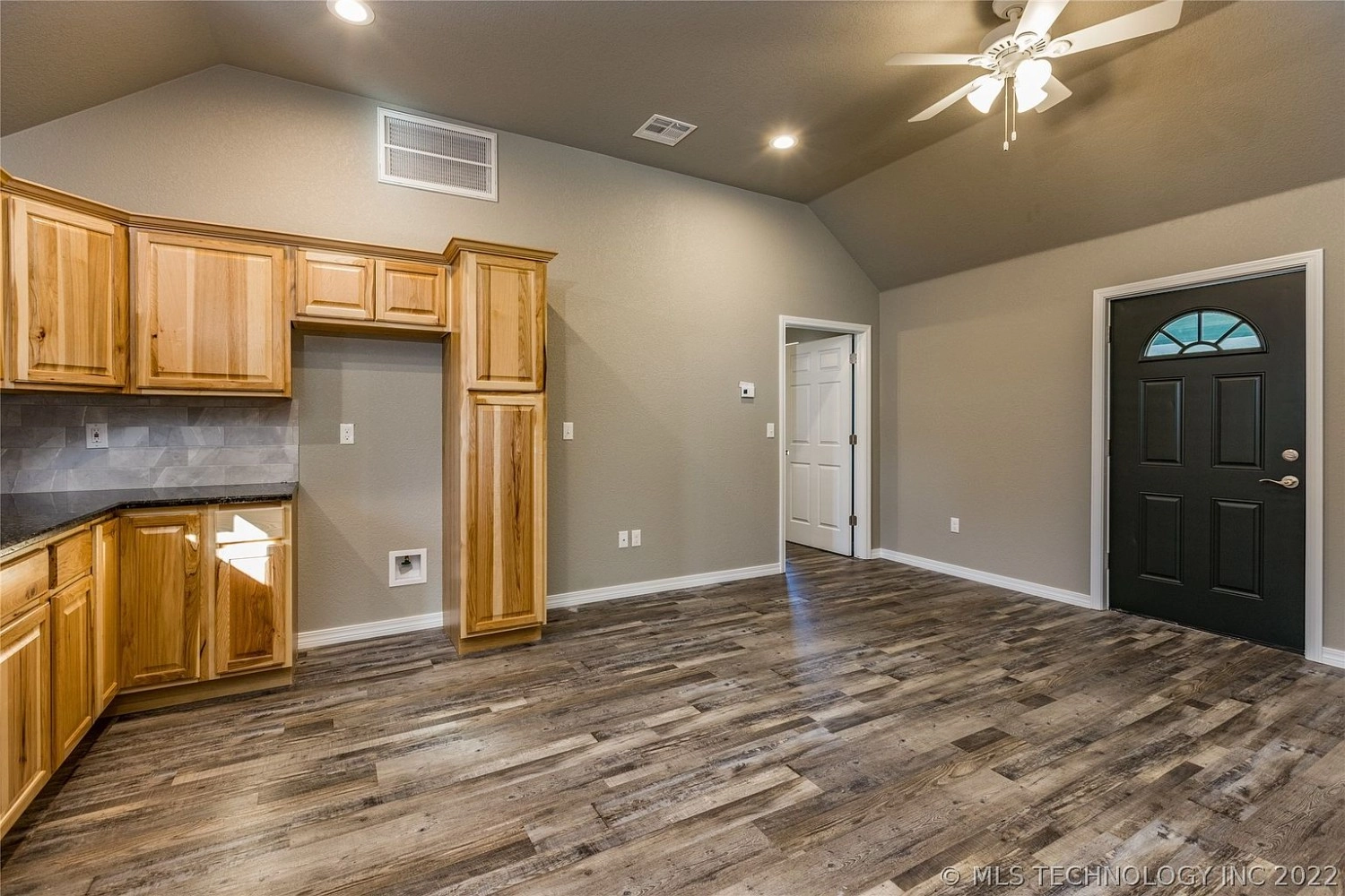 207 S Arkansas Caddo OK - kitchen