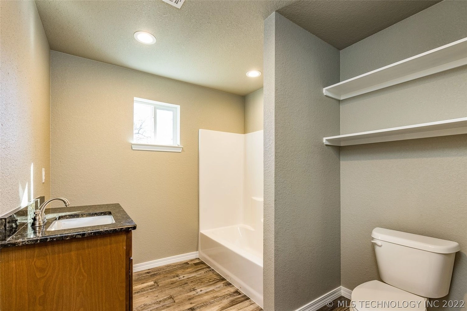 207 S Arkansas Caddo OK - bathroom