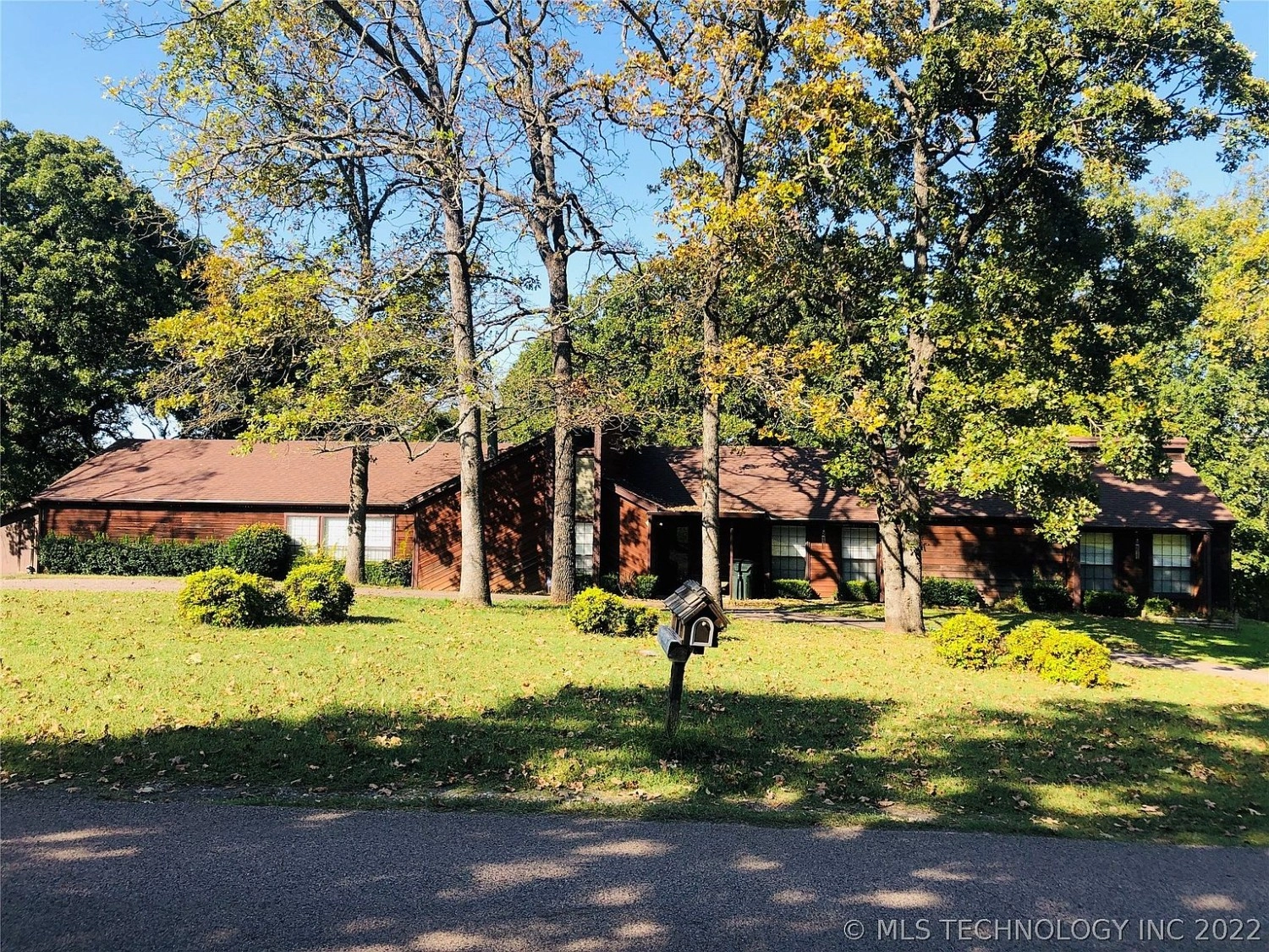 201 Rollingwood Hills Drive Durant OK - front of house