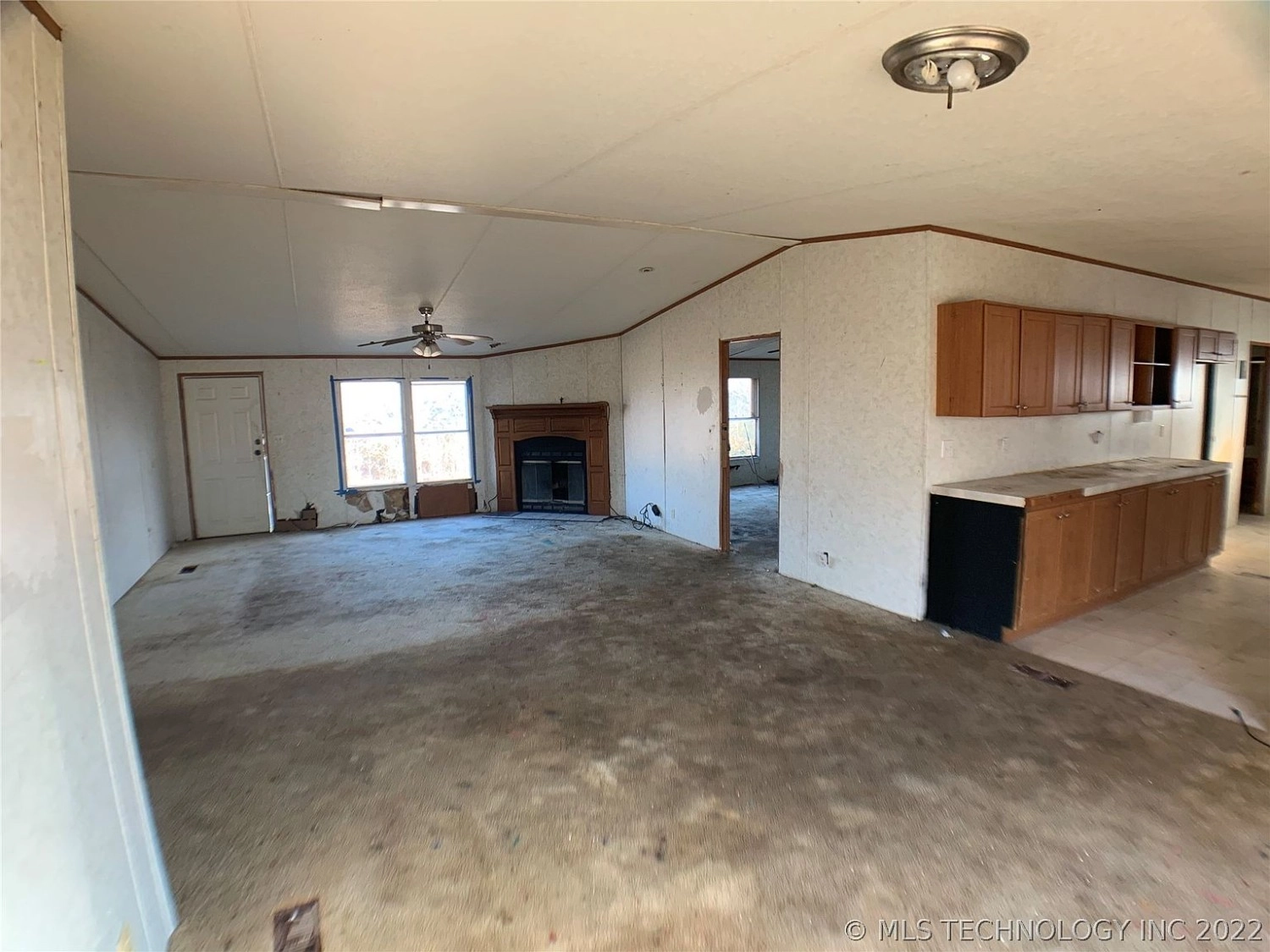 216 N Highland Atoka OK - kitchen