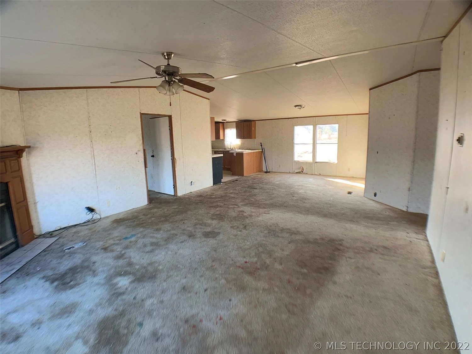 216 N Highland Atoka OK - interior