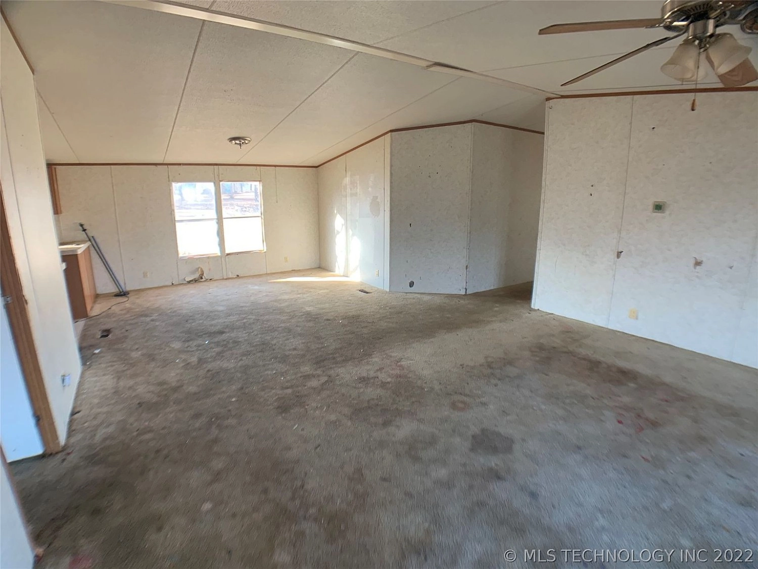 216 N Highland Atoka OK - interior