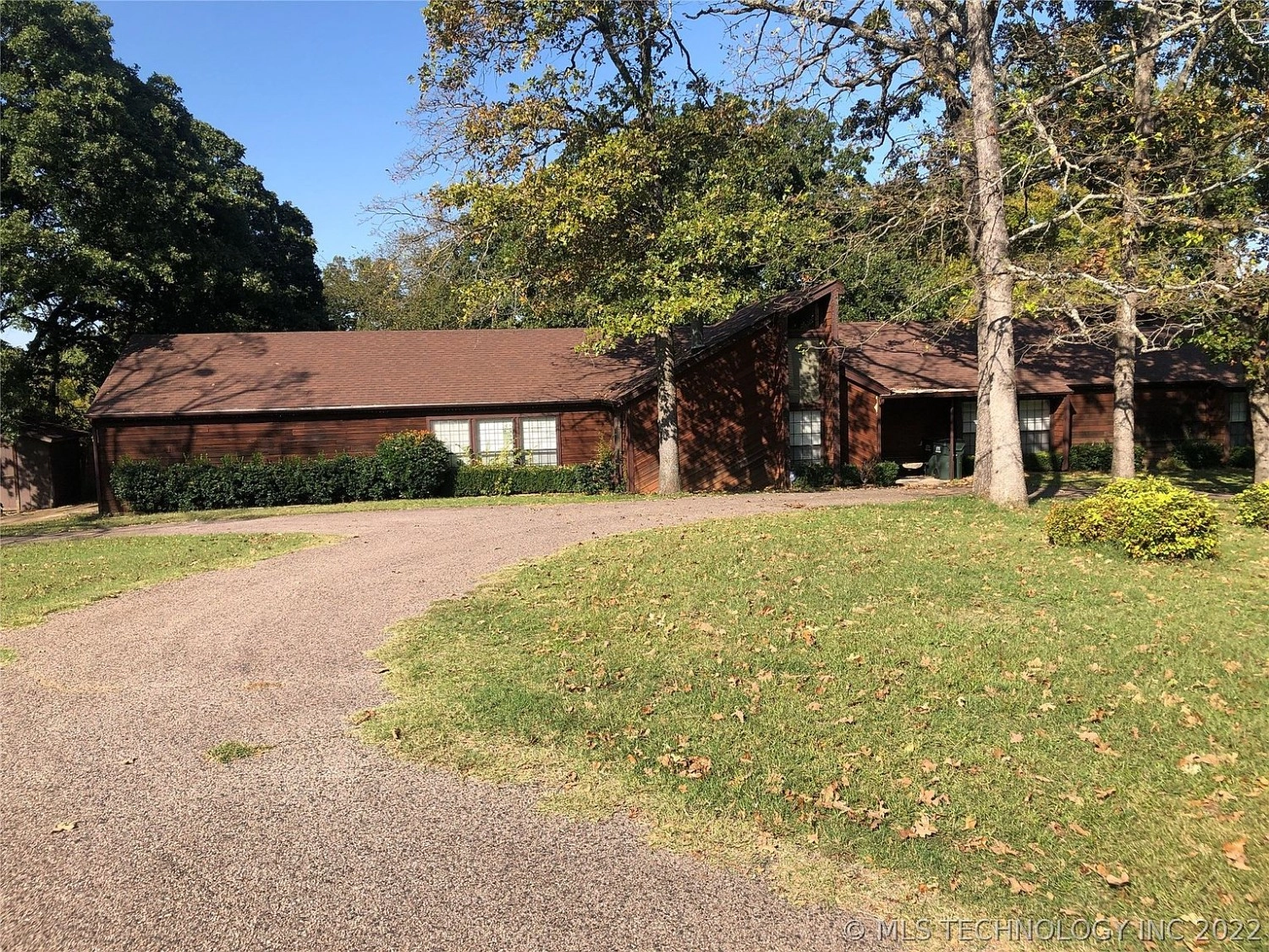 201 Rollingwood Hills Drive Durant OK - yard