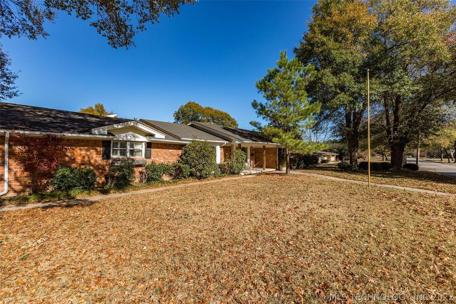 2105 Cloverleaf Ardmore OK - front of house