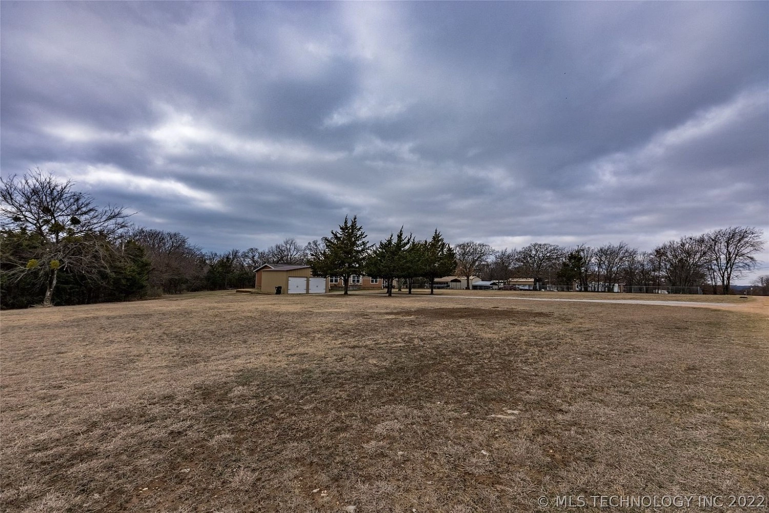 14033 Clement Kingston OK - yard