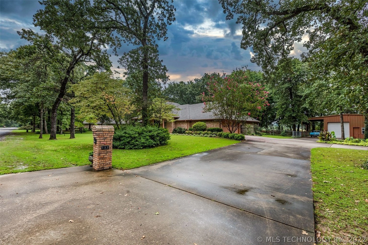 132 Green Oaks Cartwright OK - yard