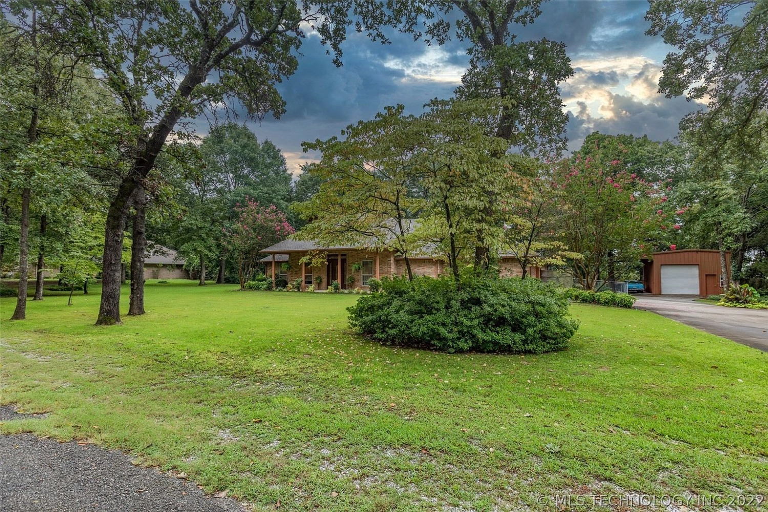 132 Green Oaks Cartwright OK - yard