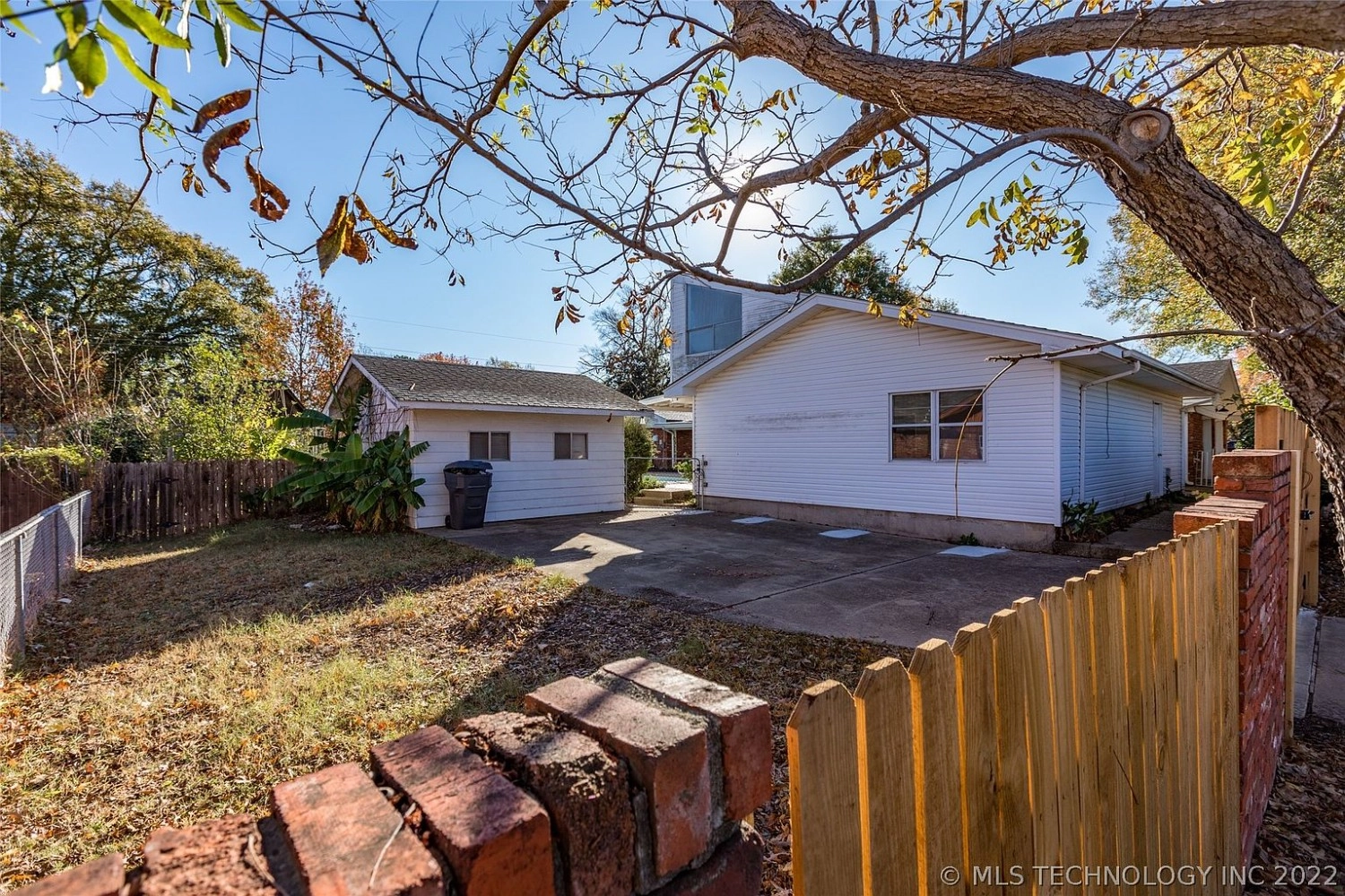 2105 Cloverleaf Ardmore OK - back of house