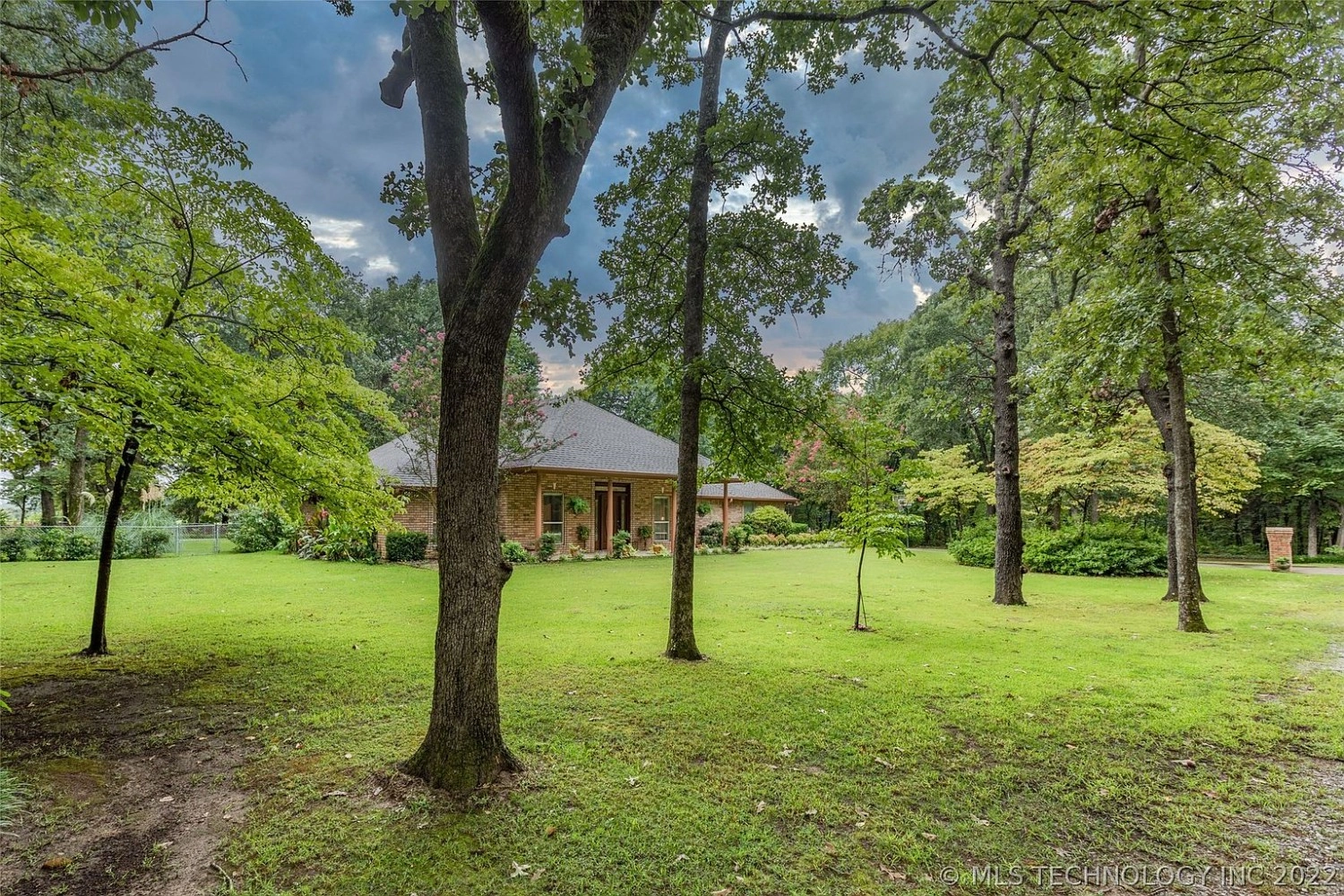 132 Green Oaks Cartwright OK - yard