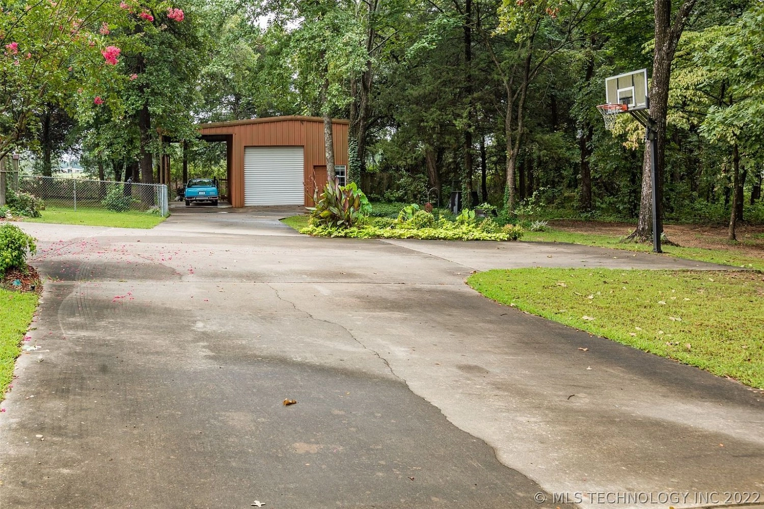132 Green Oaks Cartwright OK - garage