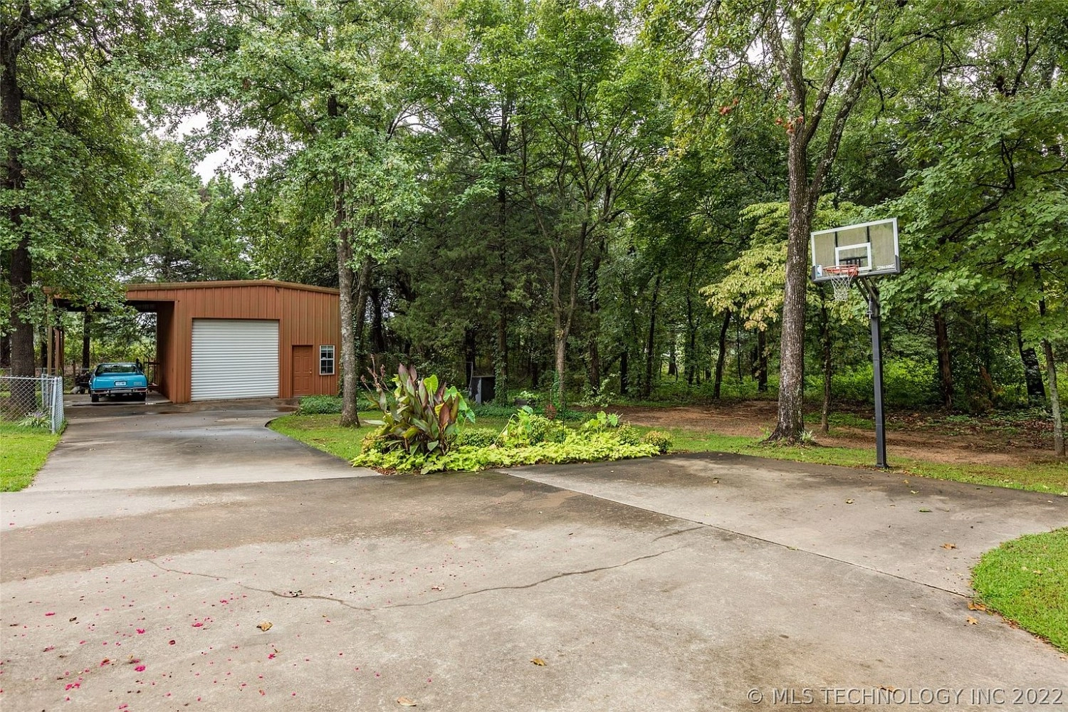 132 Green Oaks Cartwright OK - garage