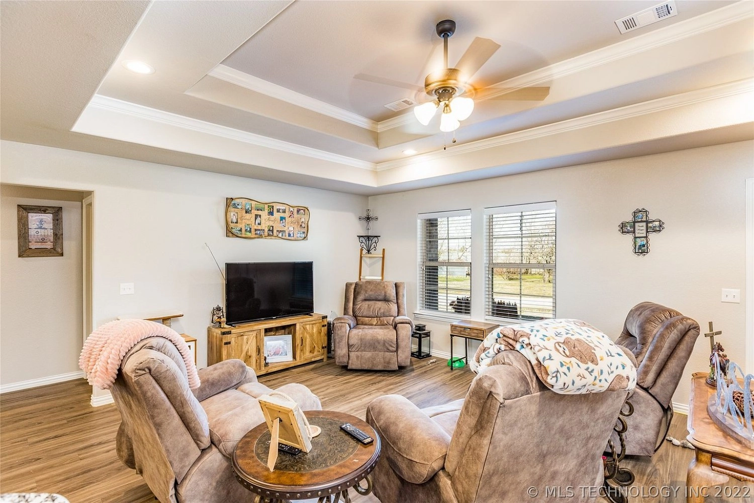 801 S Third Calera OK - living room