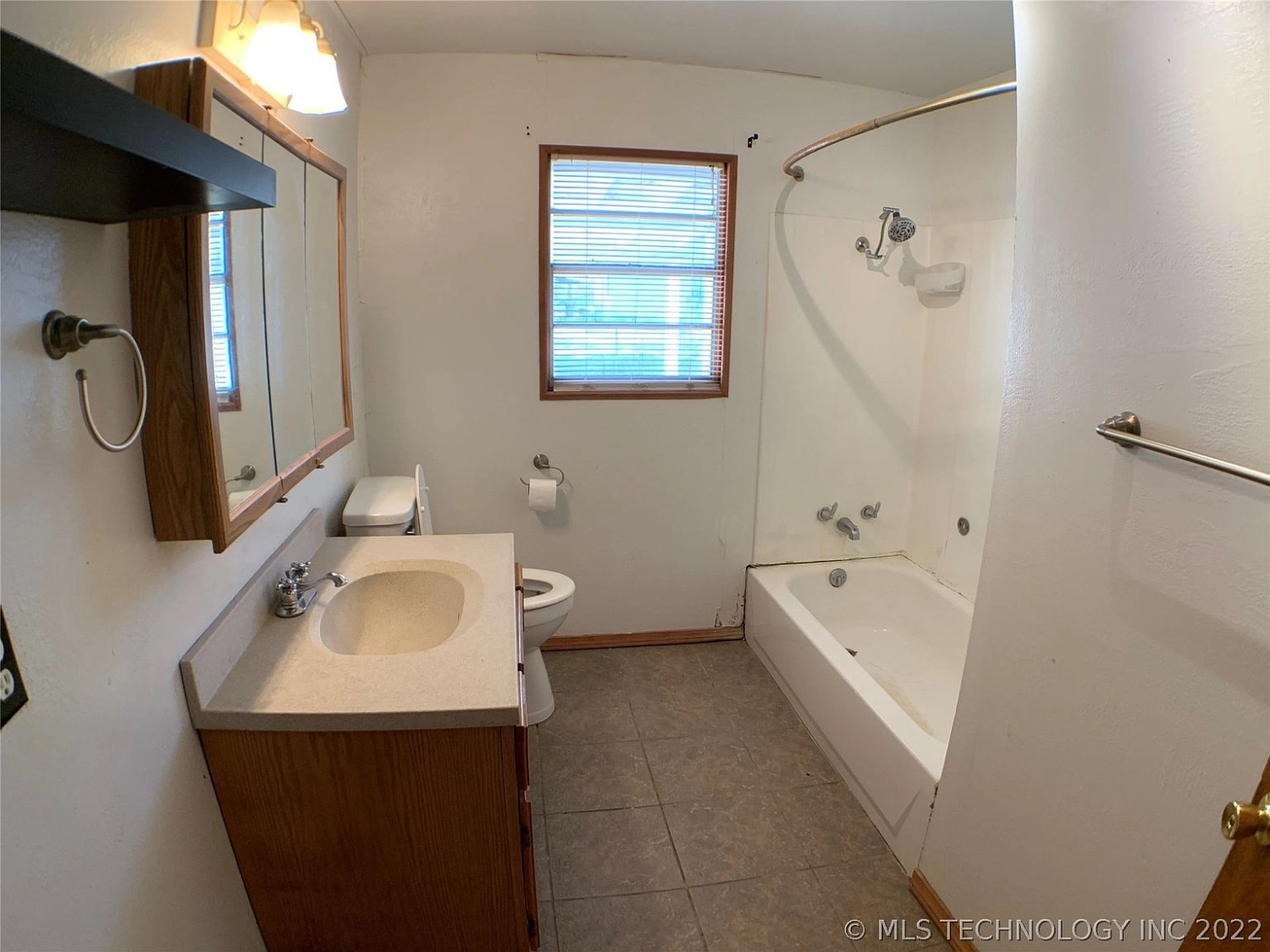 408 N 3rd Street Madill OK - bathroom