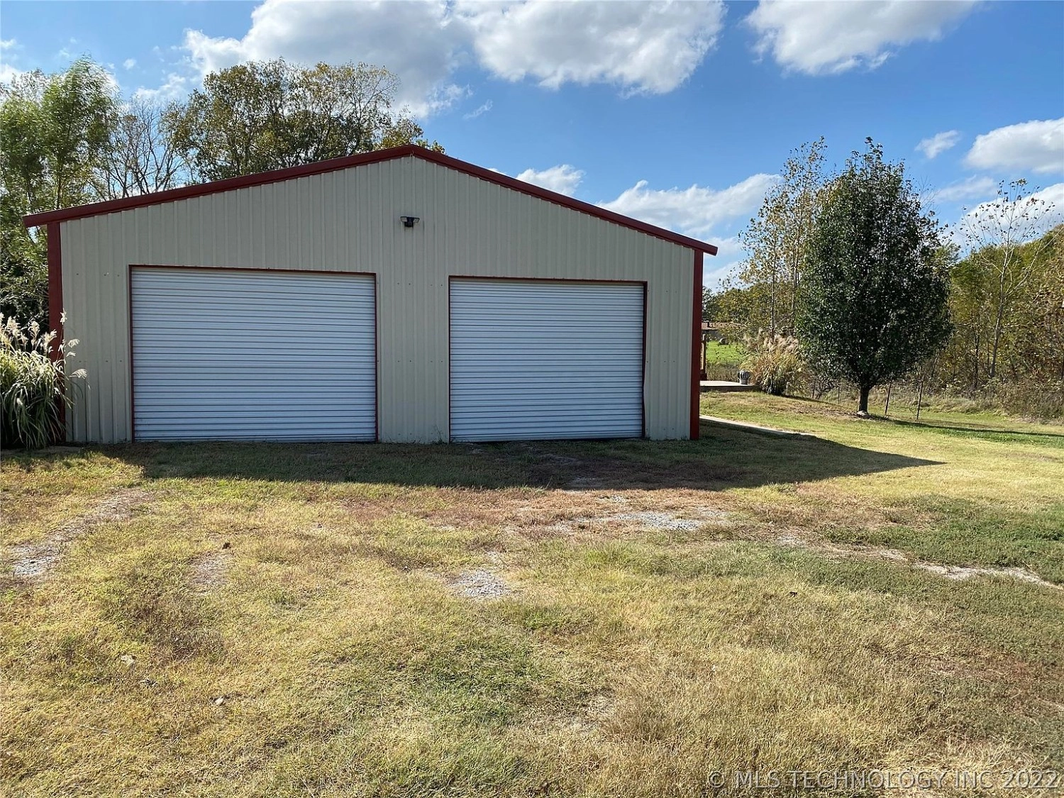 1293 S Chisolm Caddo OK - garage