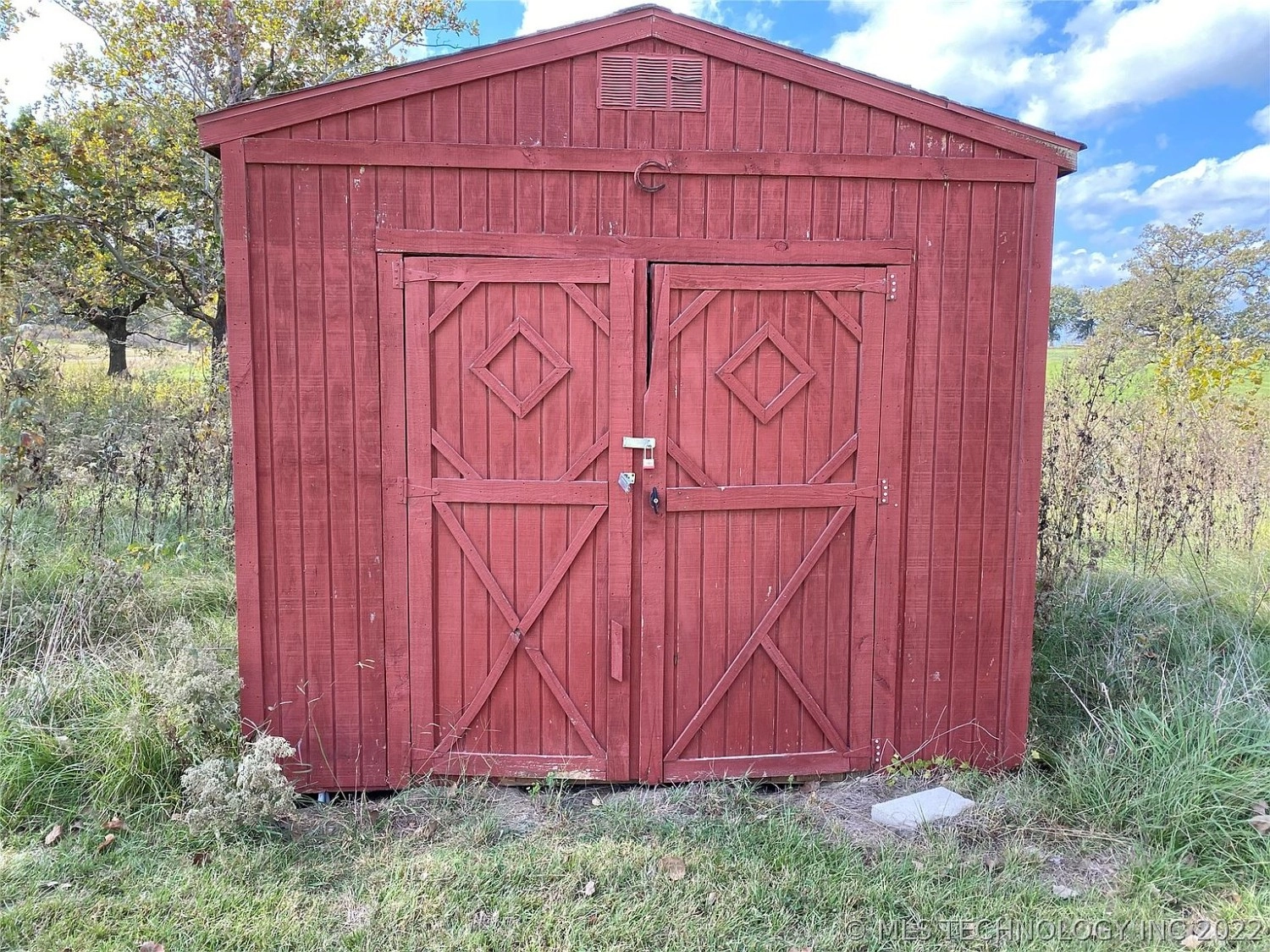 1293 S Chisolm Caddo OK - yard