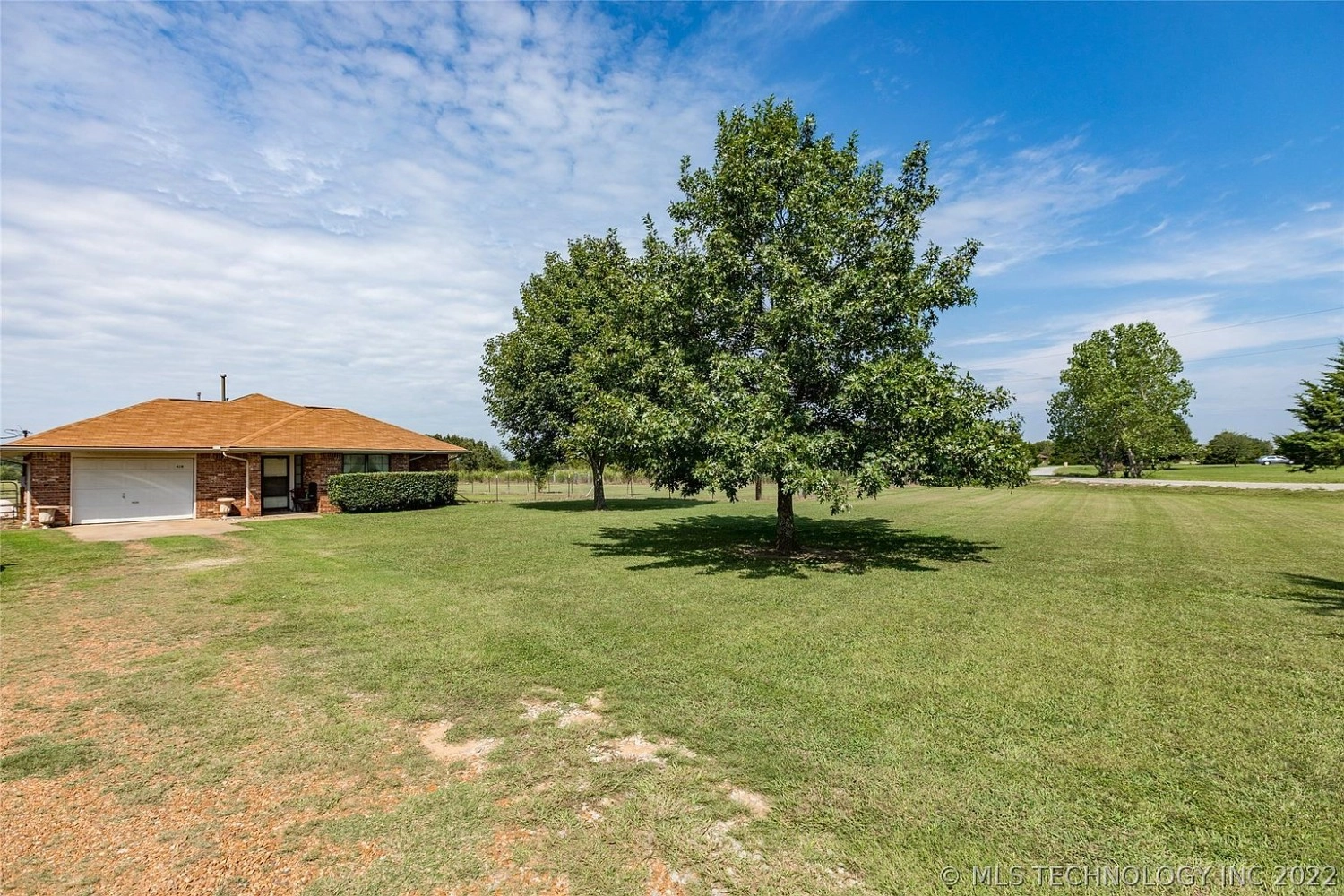 410 Lake Calera OK - yard