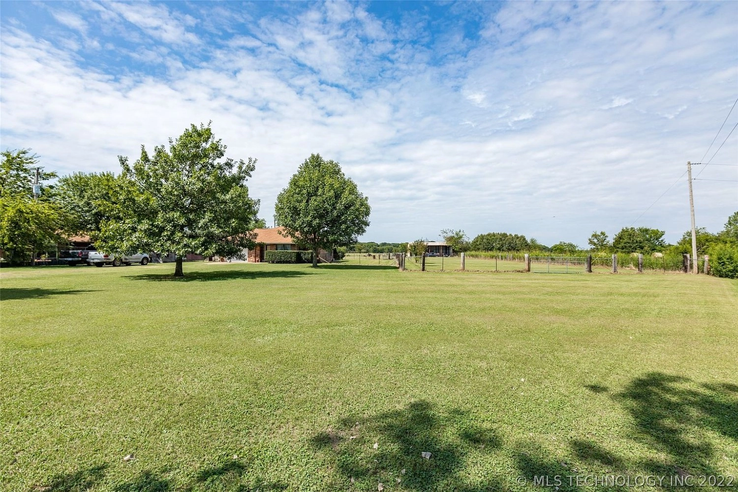 410 Lake Calera OK - yard