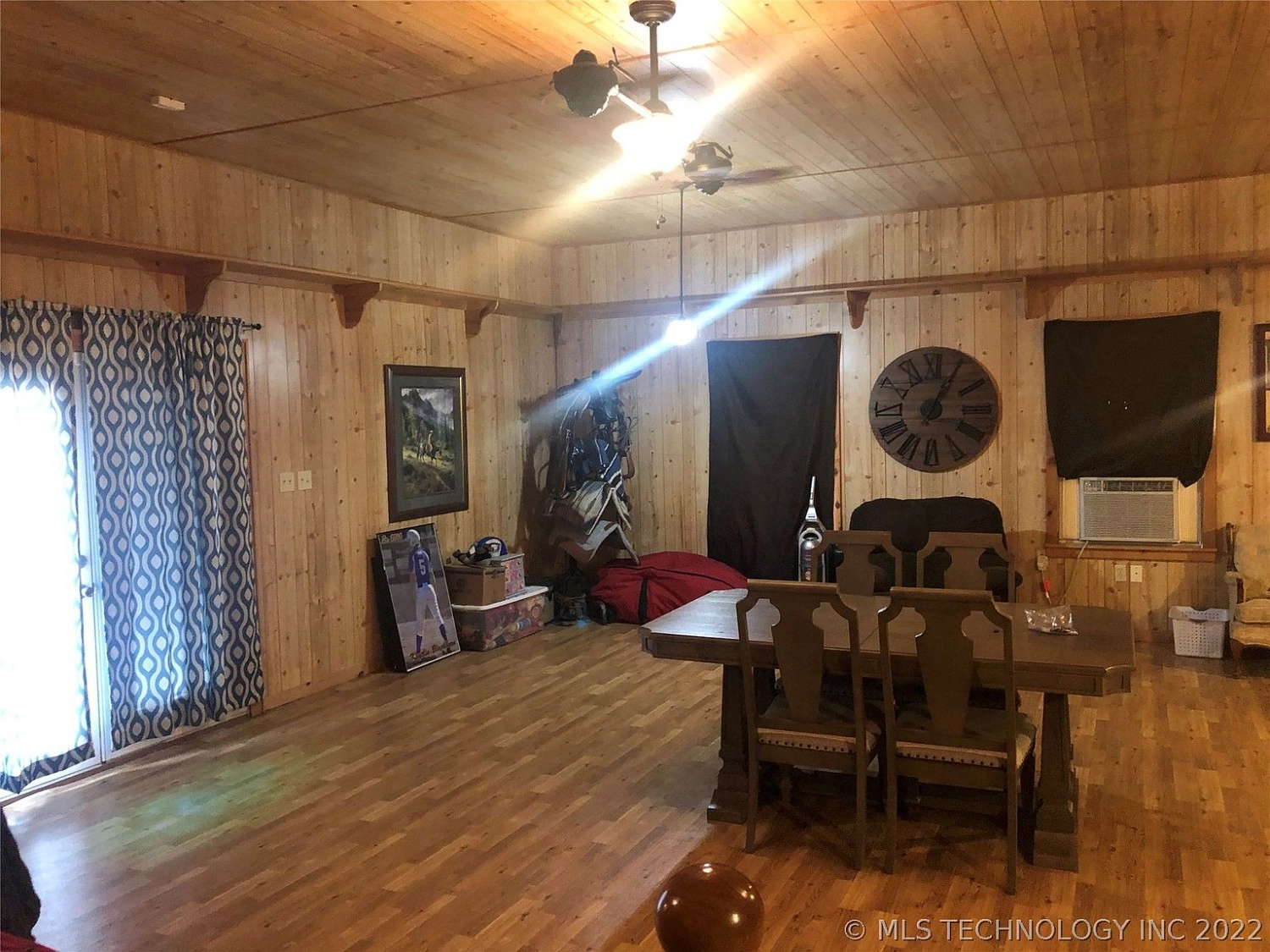 7105 State Hwy 48 Coleman OK - living room
