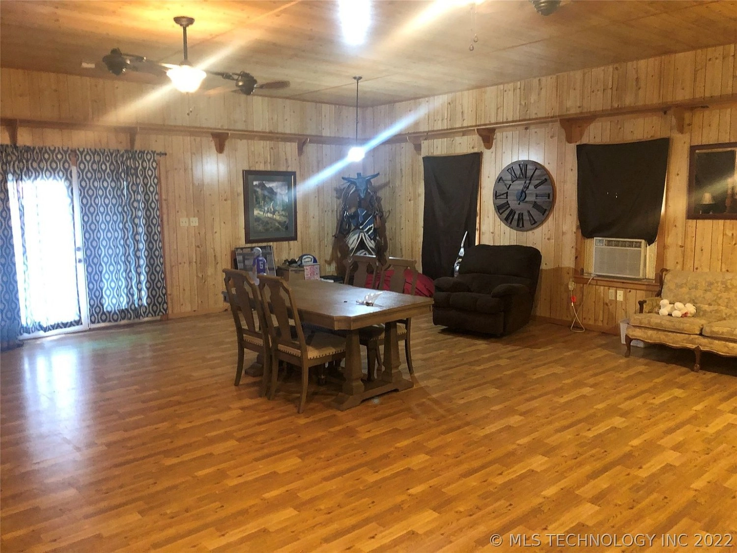 7105 State Hwy 48 Coleman OK - dining area