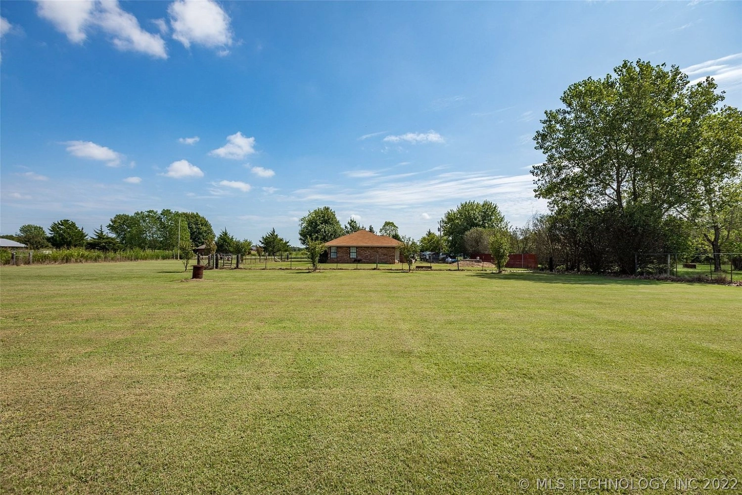 410 Lake Calera OK - yard