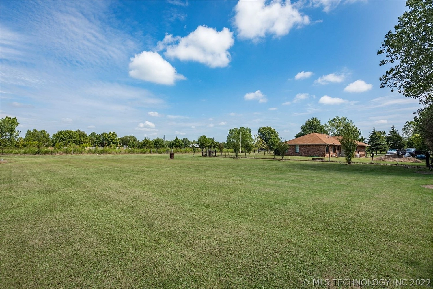 410 Lake Calera OK - yard